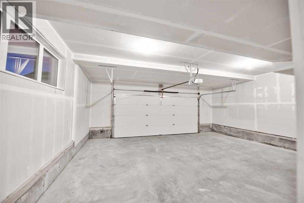 Single Family House for Sale in  Crestridge Common SW Crestmont Calgary 