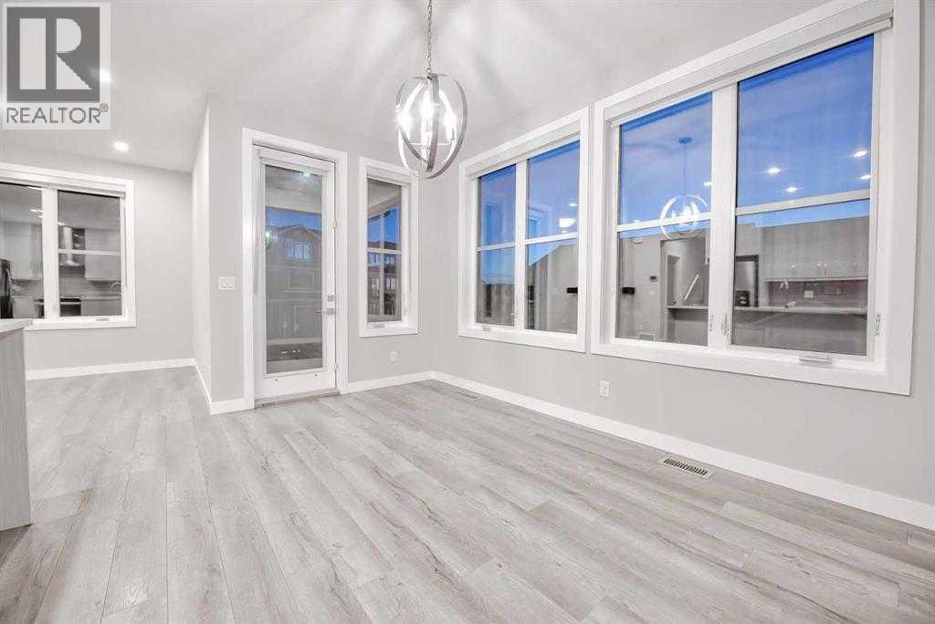 Single Family House for Sale in  Crestridge Common SW Crestmont Calgary 