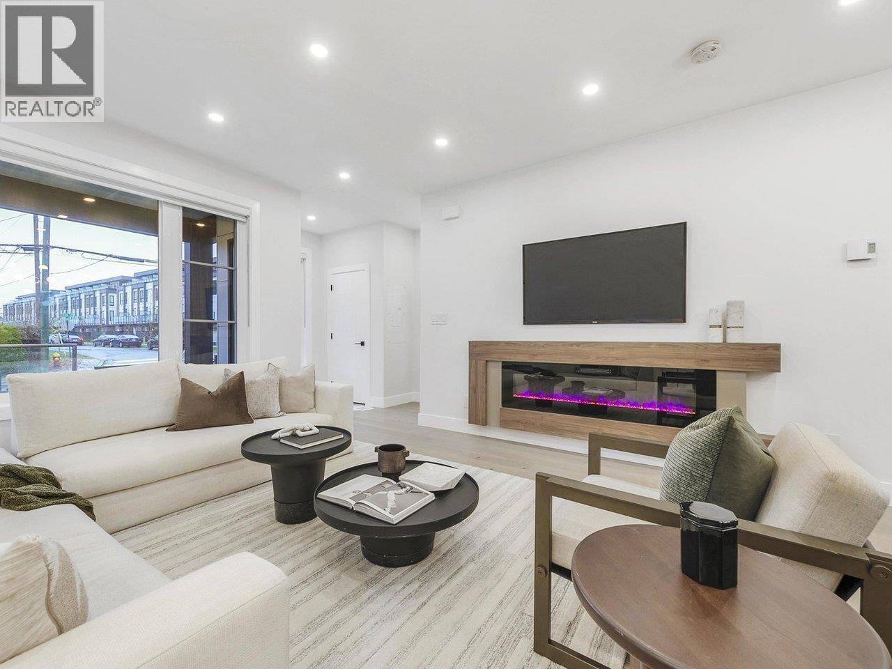 102 706 SMITH AVENUE, Coquitlam