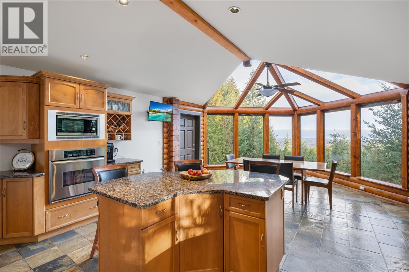 1685 Peligren Pl, Qualicum Beach