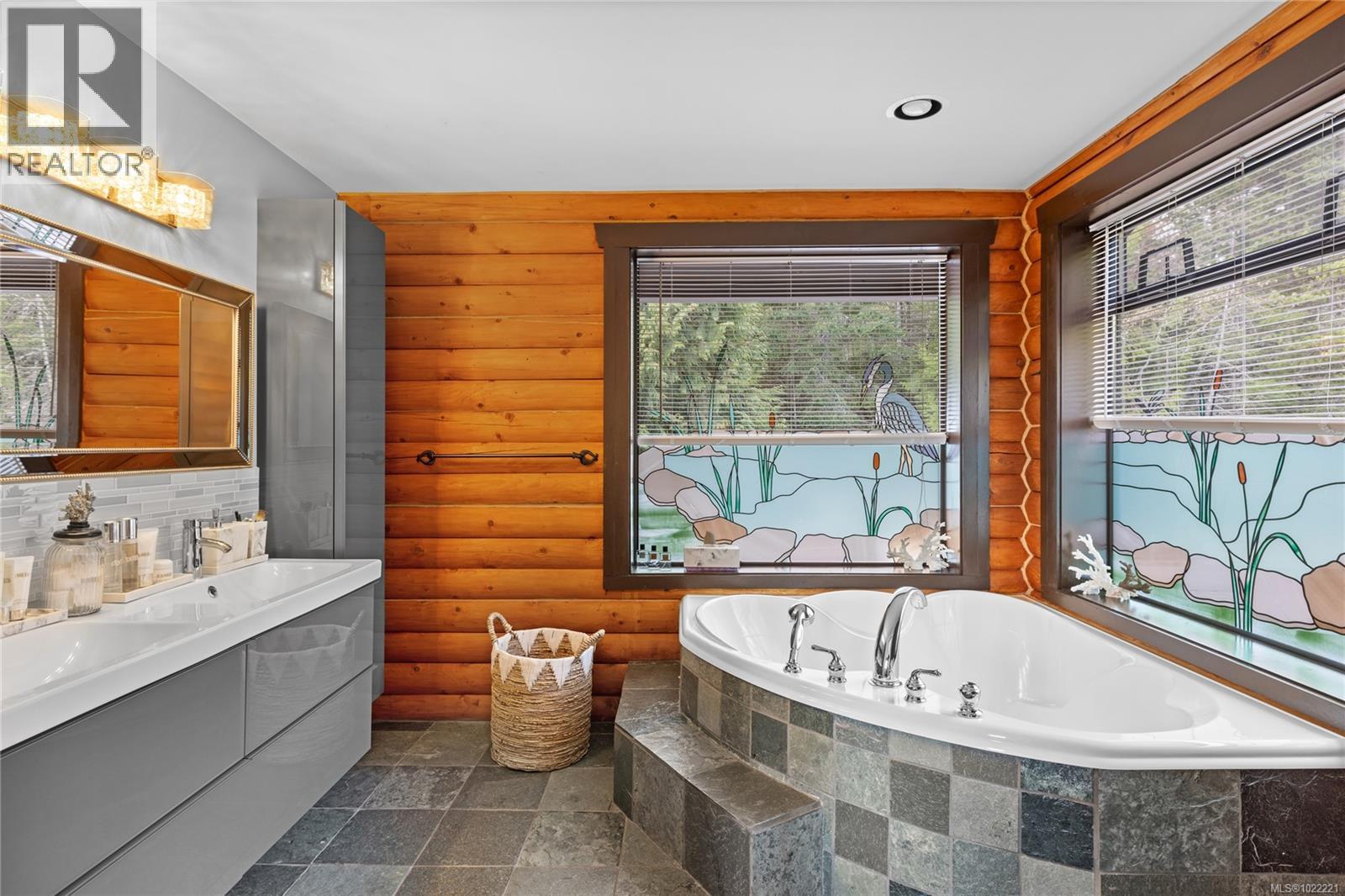 1685 Peligren Pl, Qualicum Beach