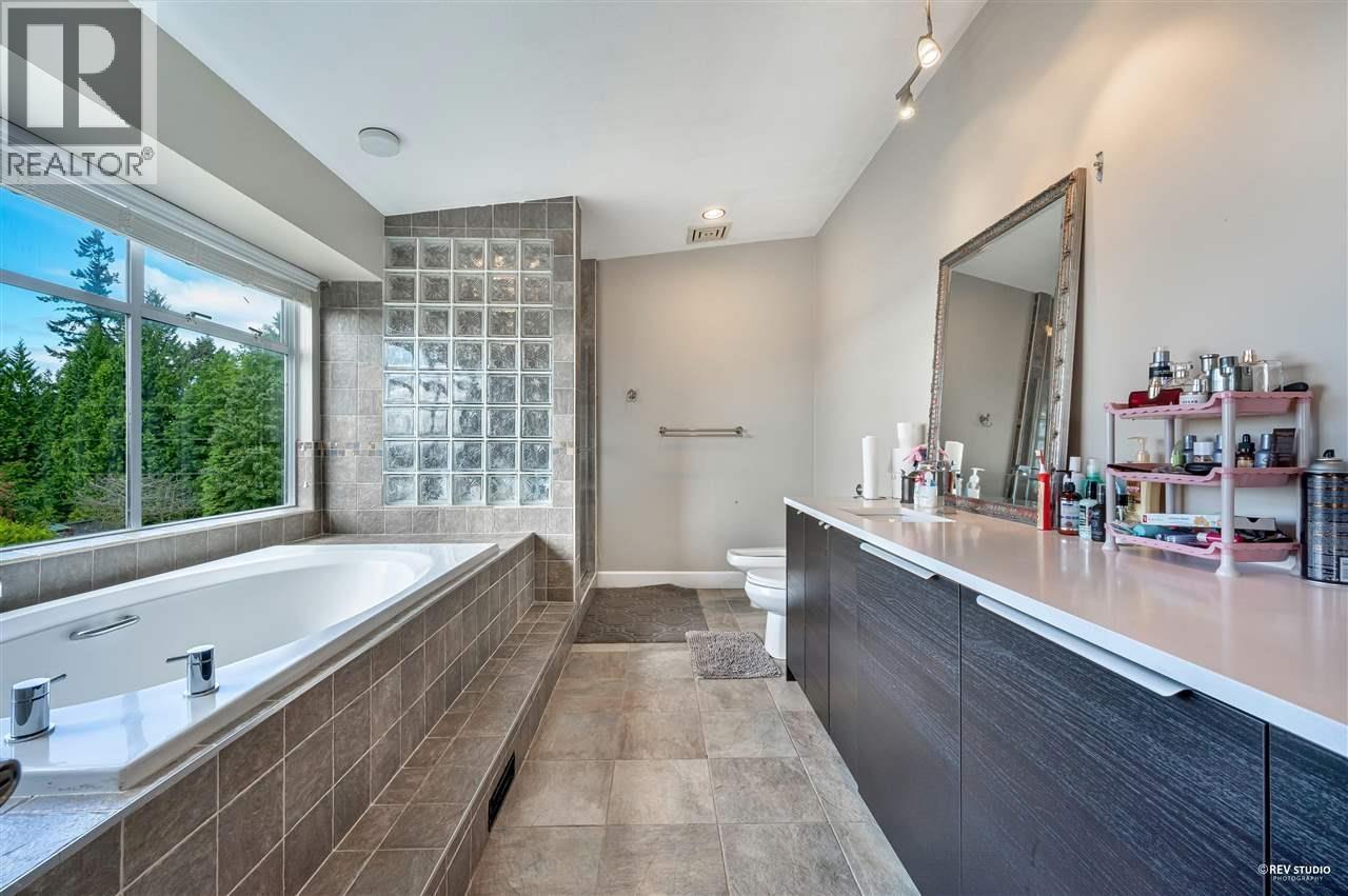 2585 WESTHILL WAY, West Vancouver