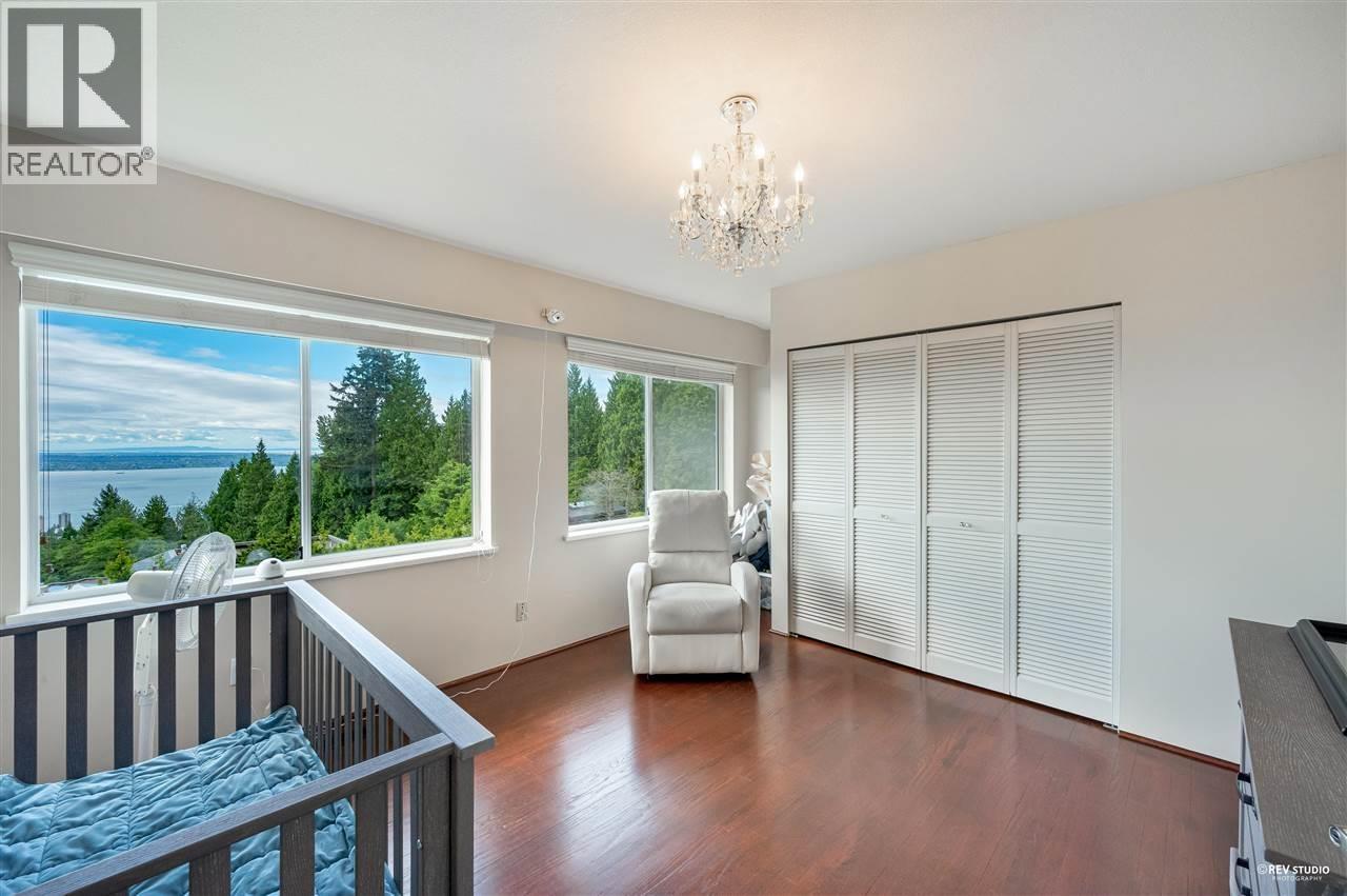 2585 WESTHILL WAY, West Vancouver