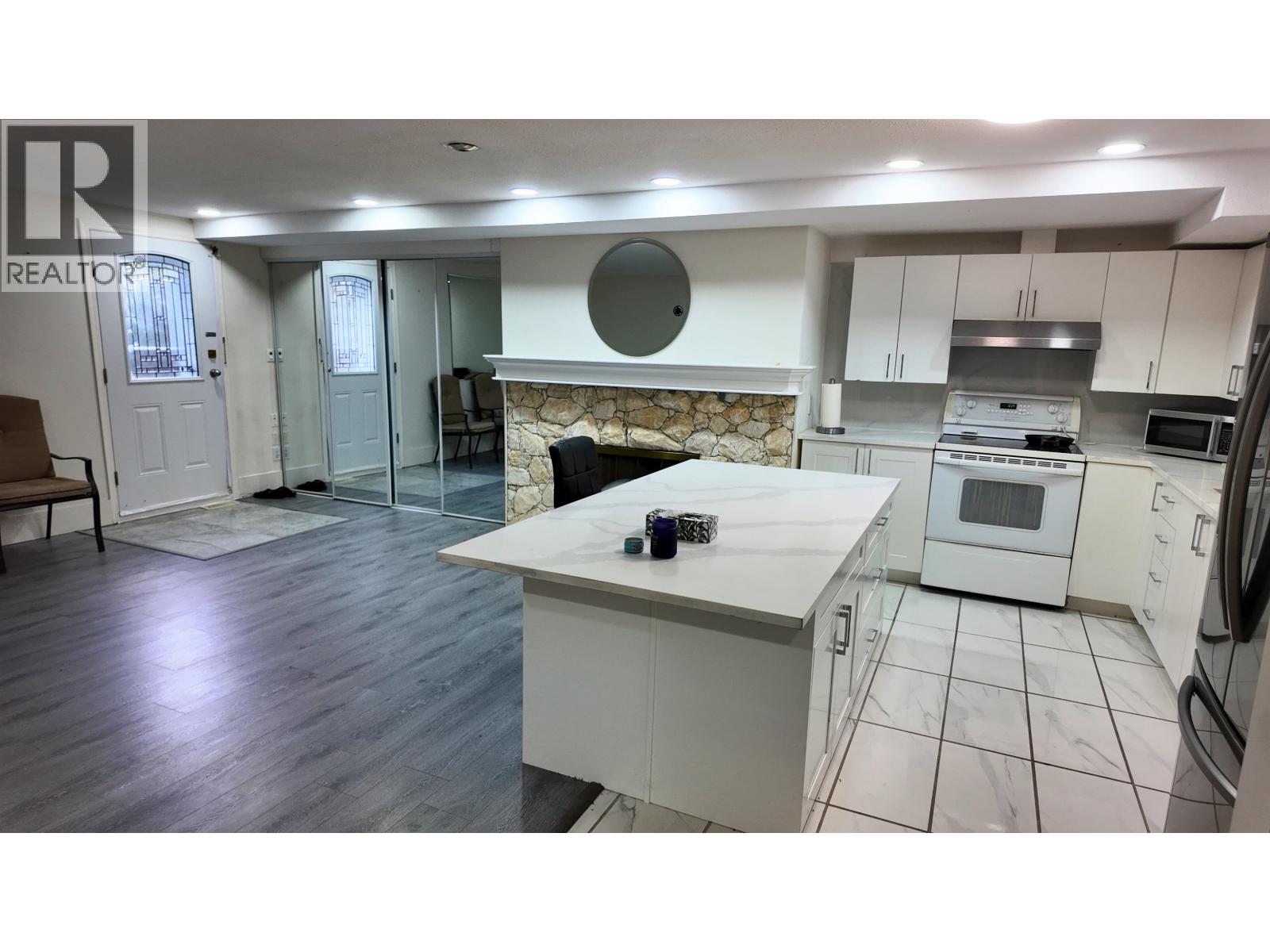 2585 WESTHILL WAY, West Vancouver