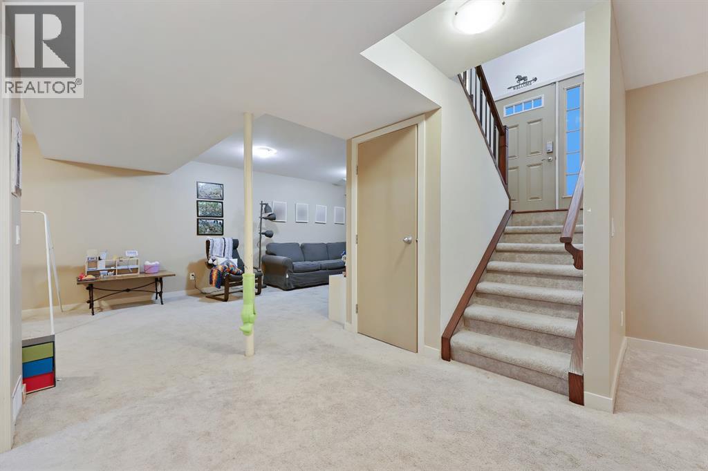 Single Family House Bi-level for Sale in  Lysander Place SE Ogden Calgary 