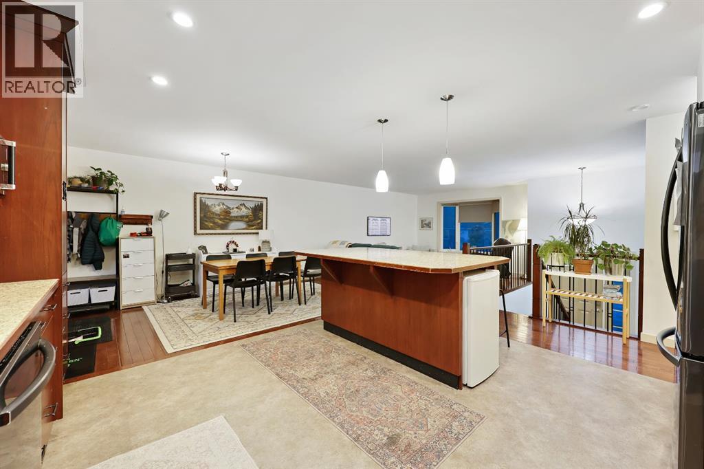 Single Family House Bi-level for Sale in  Lysander Place SE Ogden Calgary 