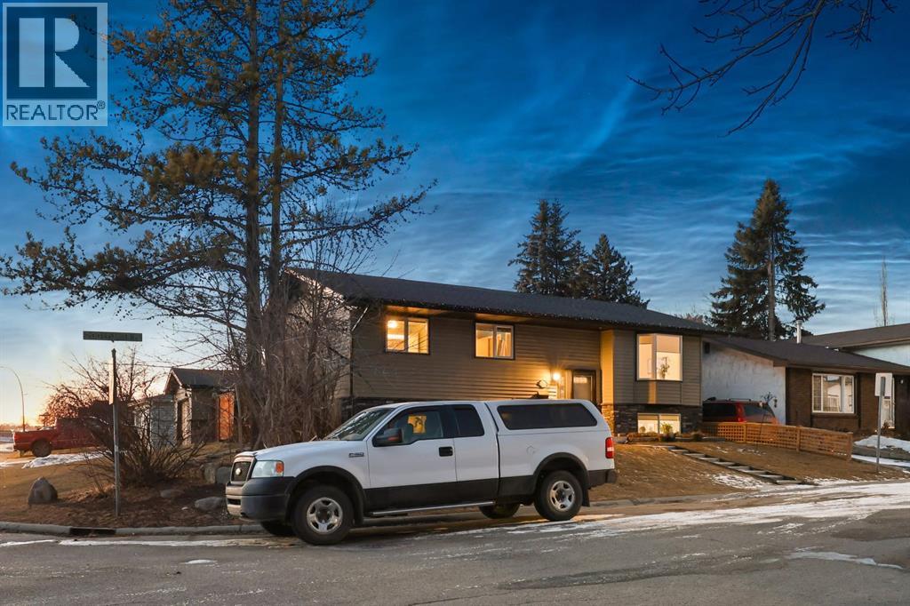 Single Family House Bi-level for Sale in  Lysander Place SE Ogden Calgary 