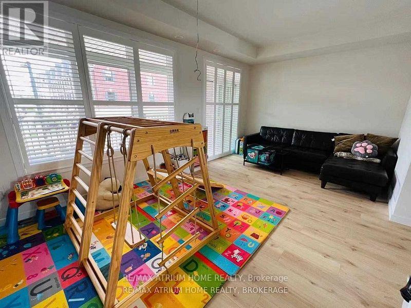 18 MCNAUGHTON ROAD - Photo 4 of 17, Vaughan (Maple), Ontario