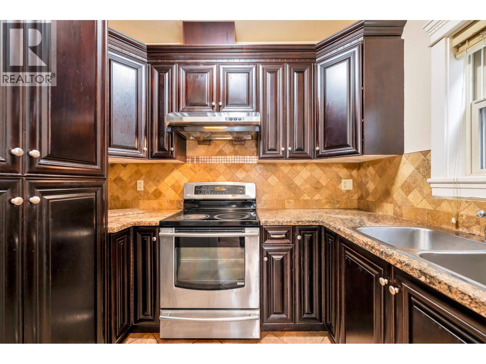 7307 2ND STREET, Burnaby