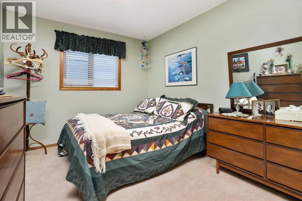 Single Family House Bungalow for Sale in   Avenue Victoria Park Camrose 