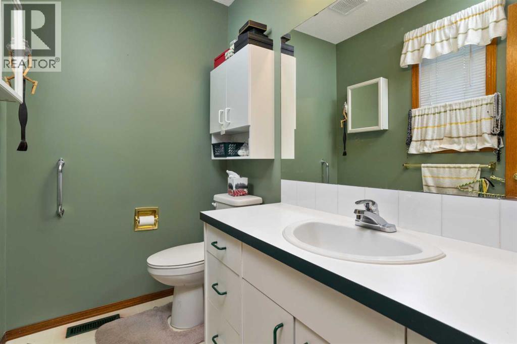 Single Family House Bungalow for Sale in   Avenue Victoria Park Camrose 