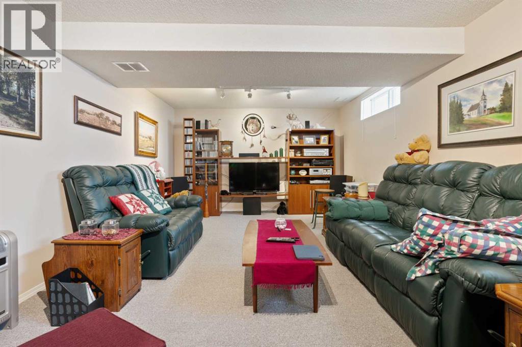 Single Family House Bungalow for Sale in   Avenue Victoria Park Camrose 