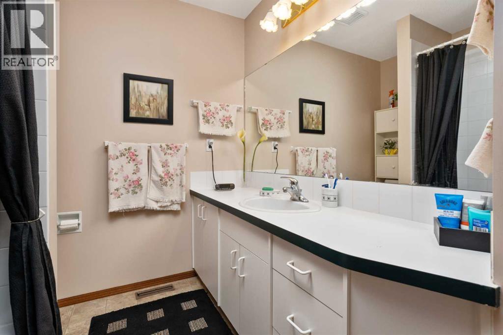 Single Family House Bungalow for Sale in   Avenue Victoria Park Camrose 