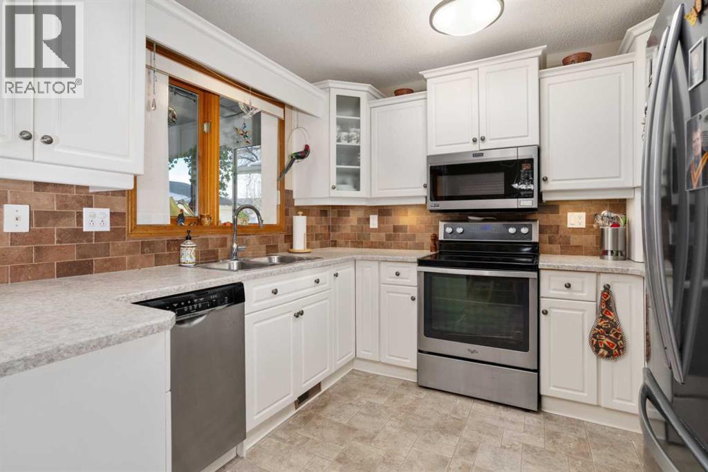 Single Family House Bungalow for Sale in   Avenue Victoria Park Camrose 