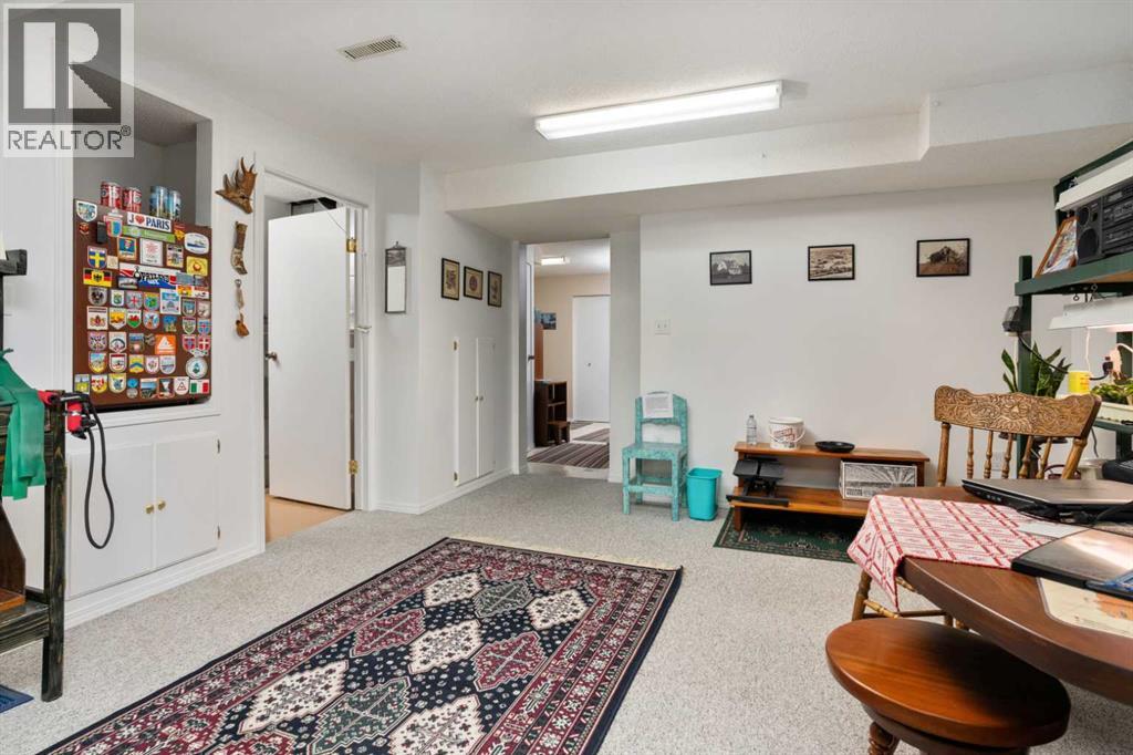 Single Family House Bungalow for Sale in   Avenue Victoria Park Camrose 