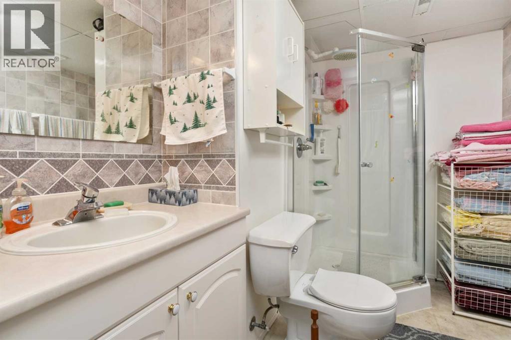 Single Family House Bungalow for Sale in   Avenue Victoria Park Camrose 