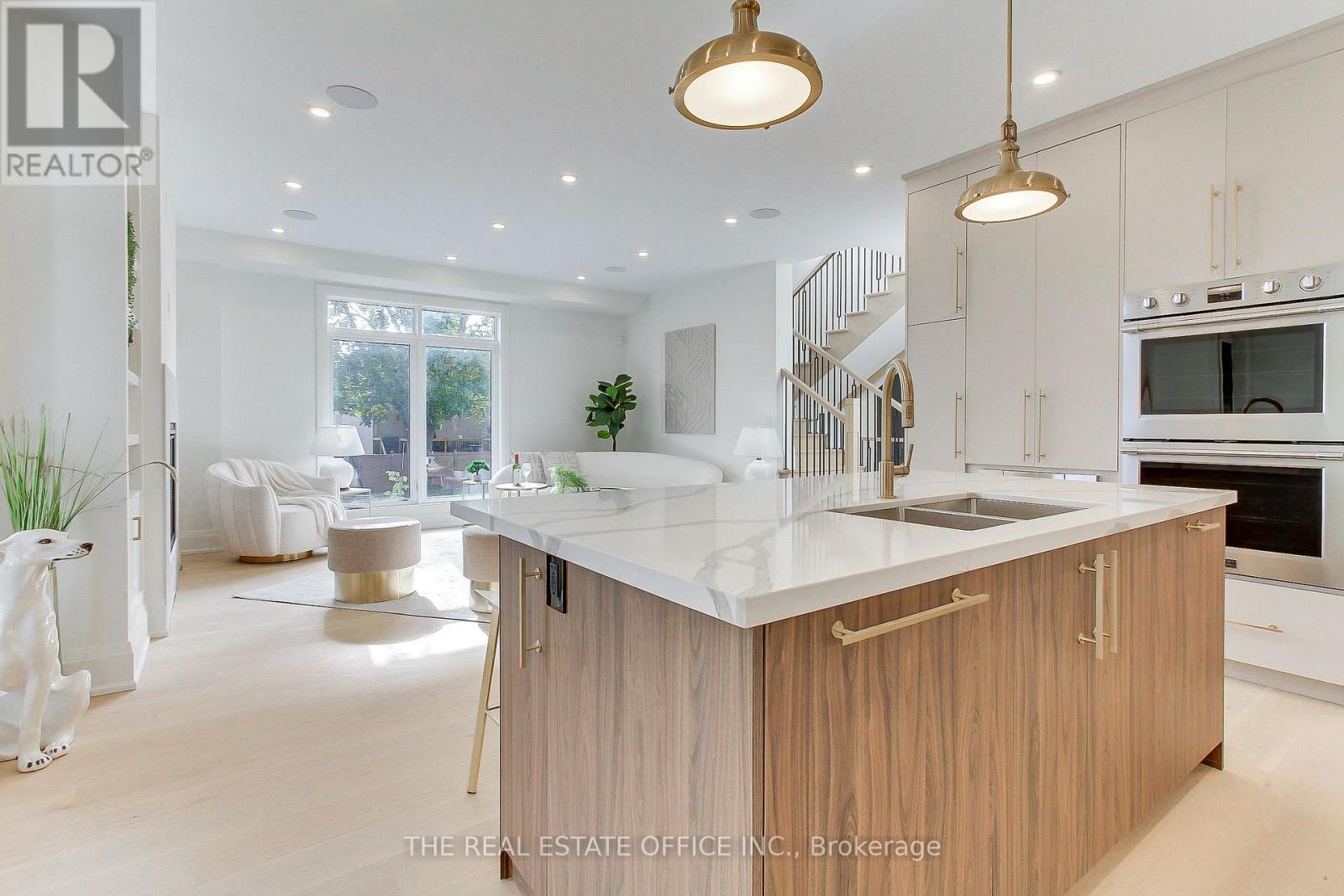 18 BEAVERBROOK AVENUE - Photo 3 of 46, Toronto (Princess-Rosethorn), Ontario