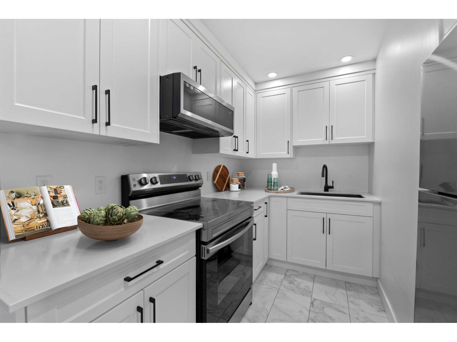 14310 SUNSET DRIVE, White Rock