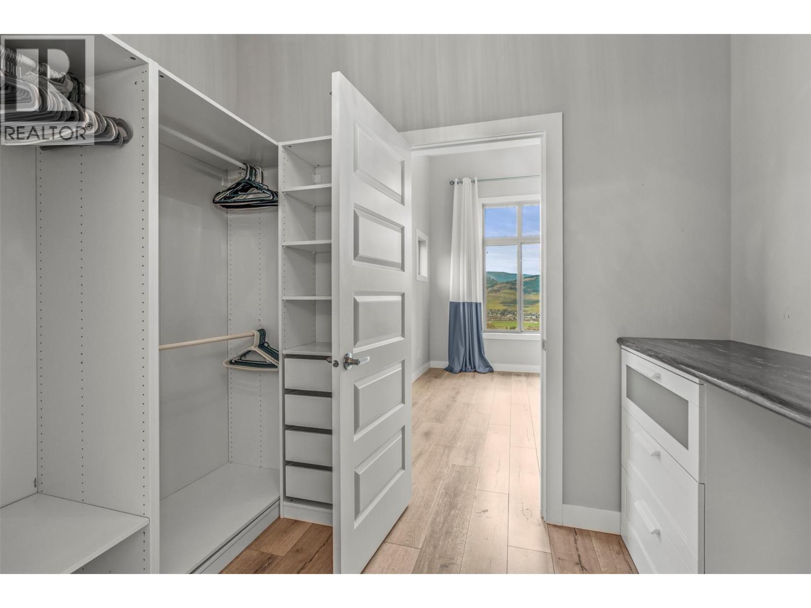  204 Vineyard Way, Vernon