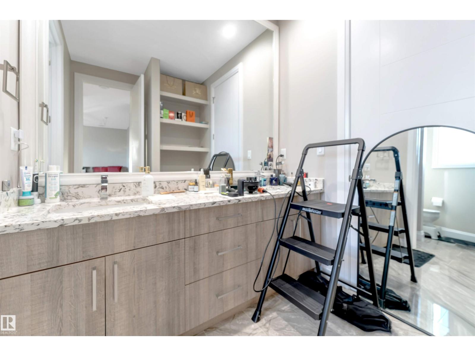 2029 89B ST SW, Edmonton