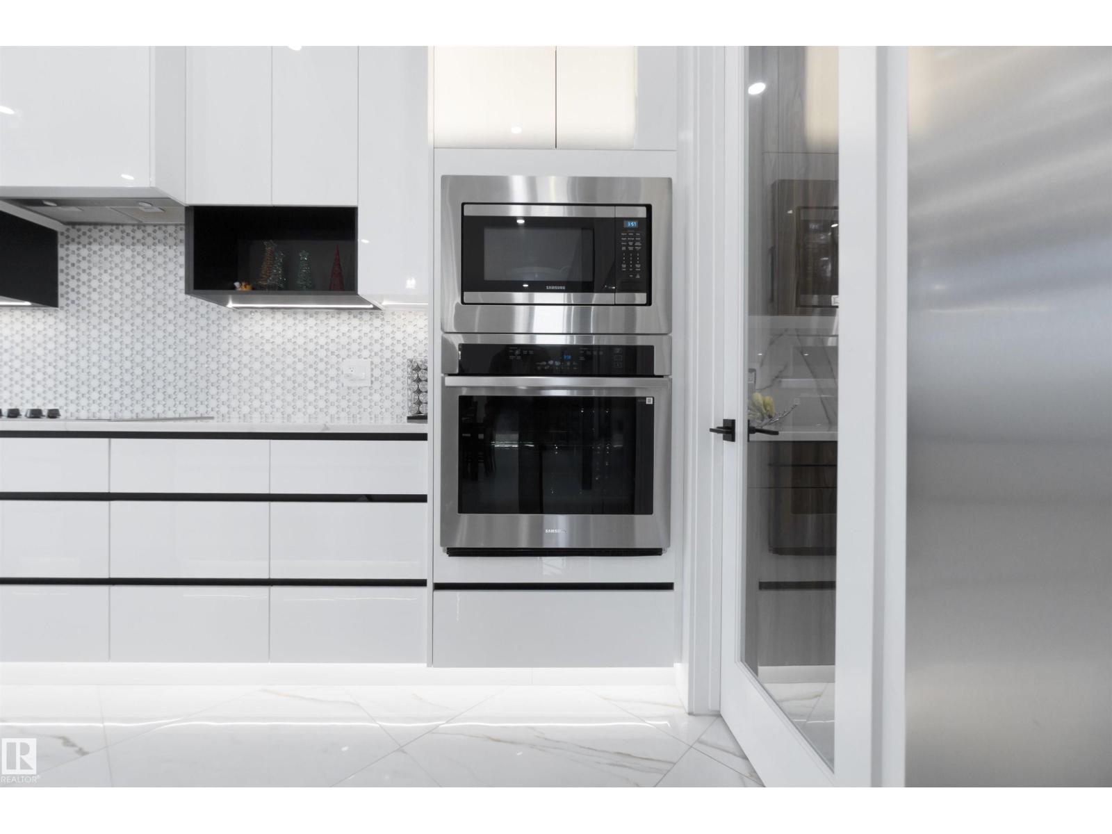 3904 Ginsburg CR NW, Edmonton