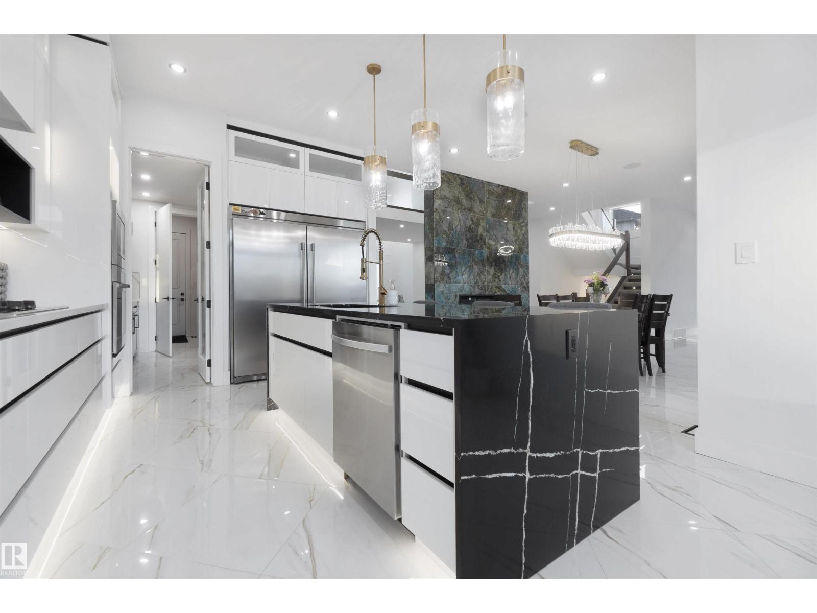 3904 Ginsburg CR NW, Edmonton