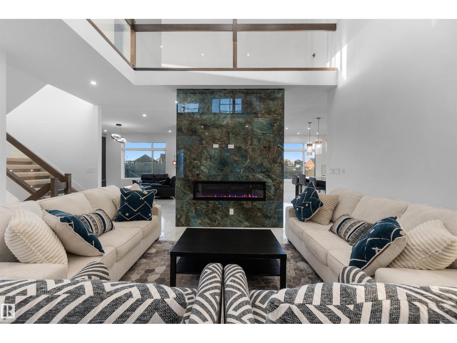 3904 Ginsburg CR NW, Edmonton