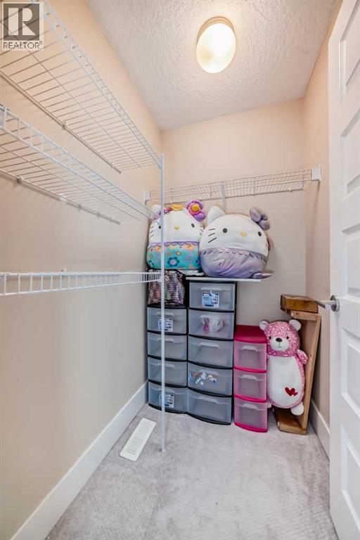 Single Family House for Sale in  Quarry Lane SE Douglasdale/Glen Calgary 