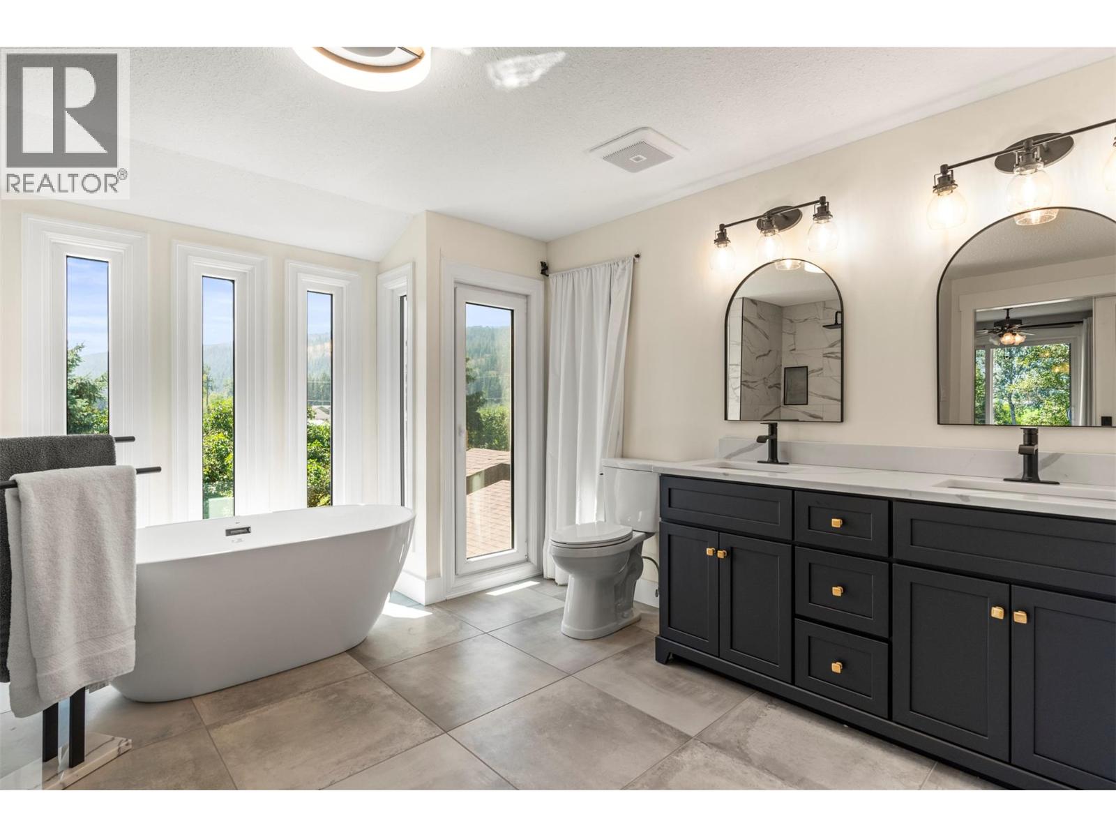 48 Waterside Road - 48
