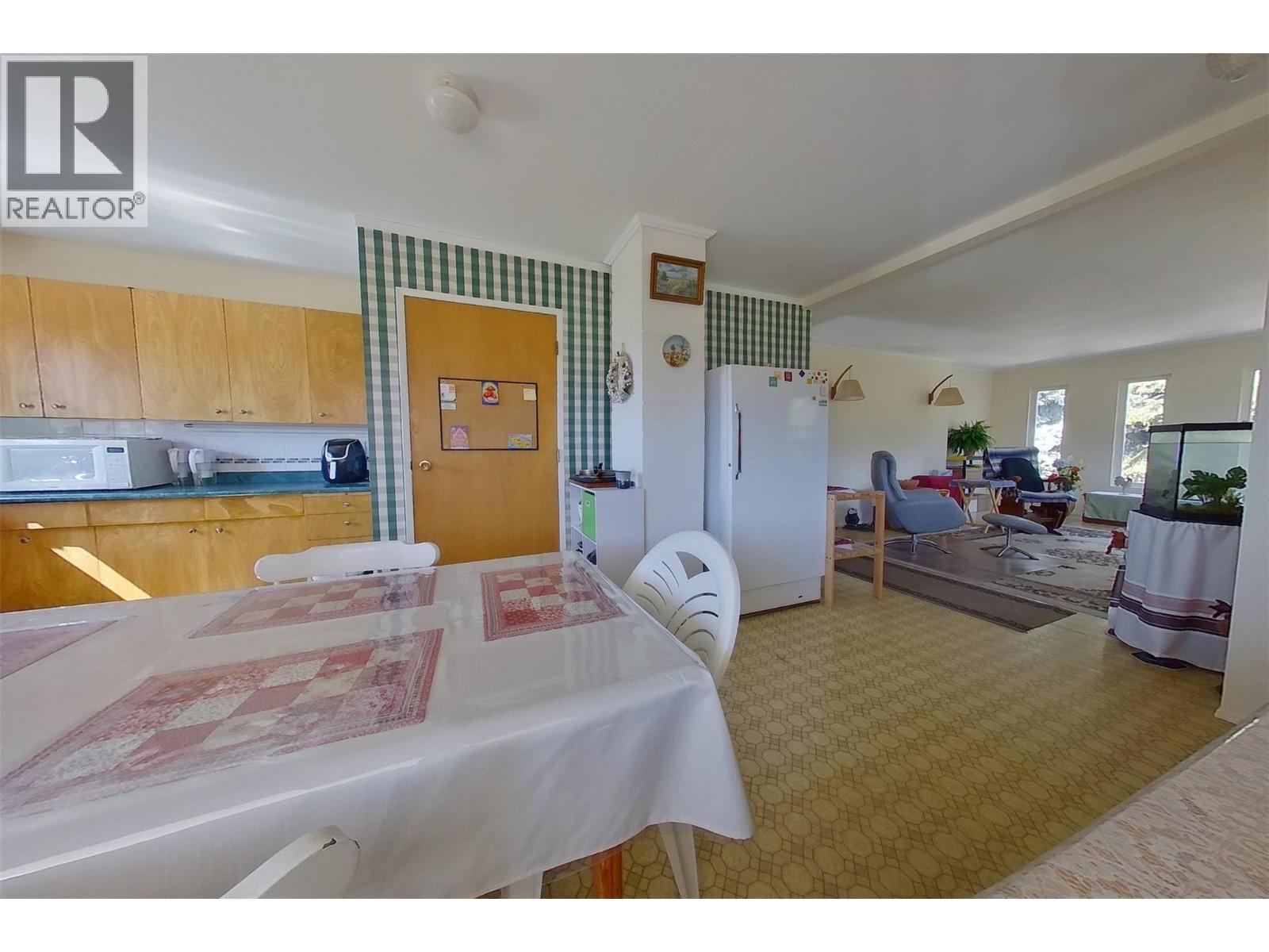  2813 3 Highway, Creston - Image 1