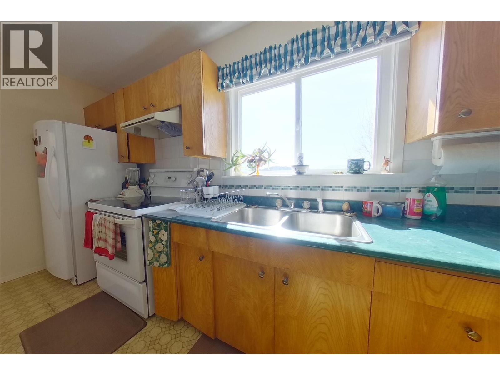  2813 3 Highway, Creston - Image 1