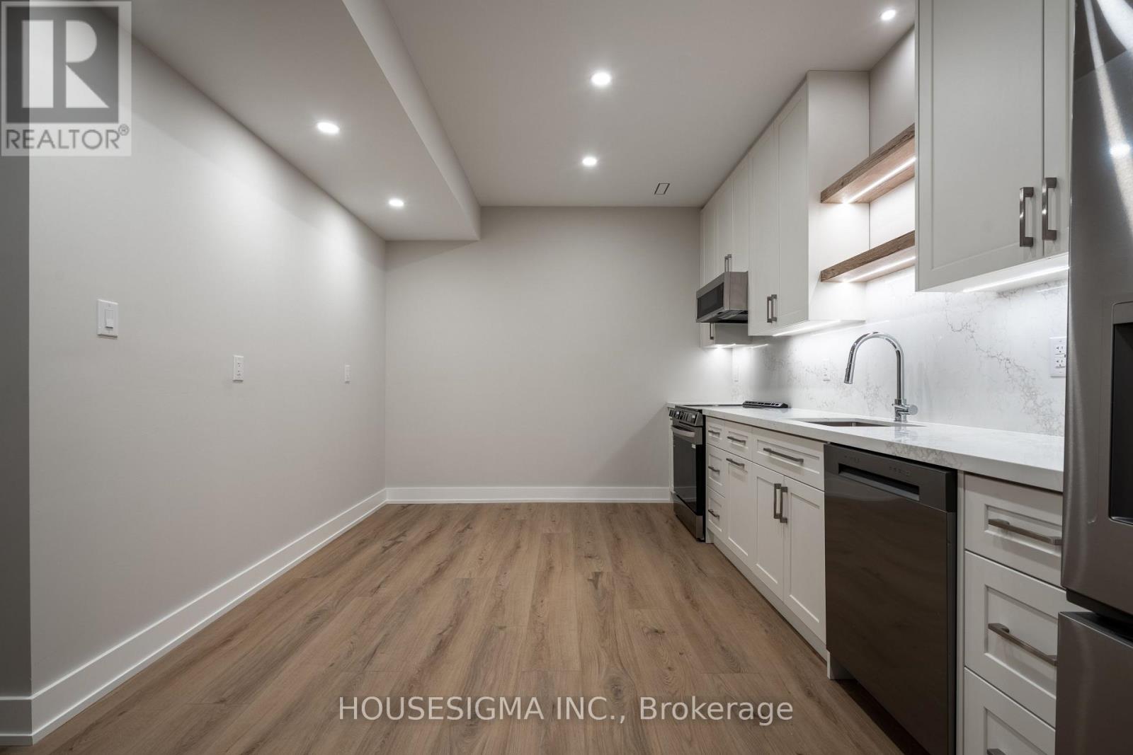 LOWER - 15 MISSION DRIVE - Photo 2 of 20, Toronto (Parkwoods-Donalda), Ontario