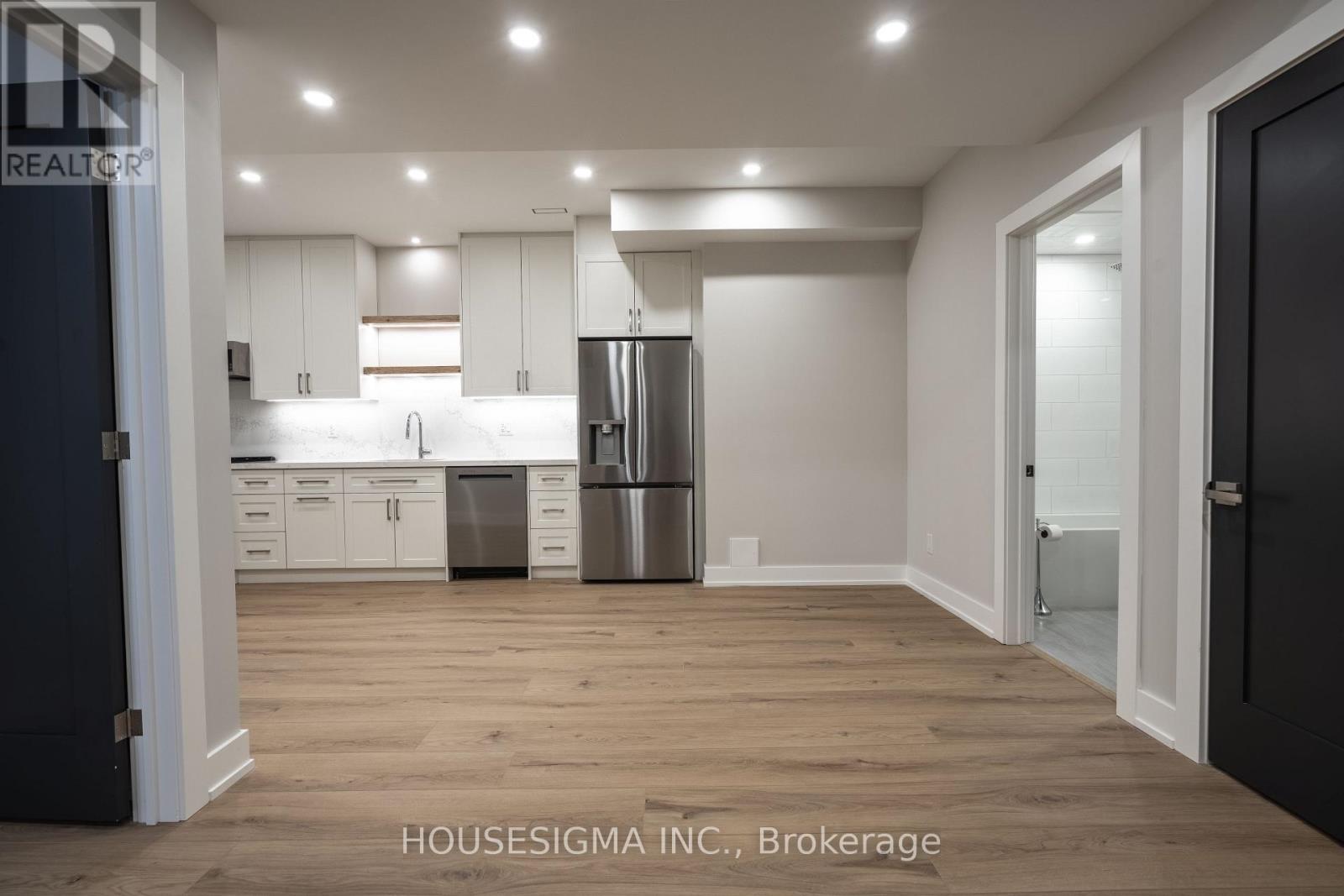 LOWER - 15 MISSION DRIVE - Photo 3 of 20, Toronto (Parkwoods-Donalda), Ontario