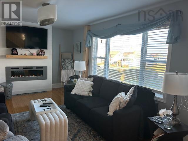 Property 19 of 41 of 633 King Street