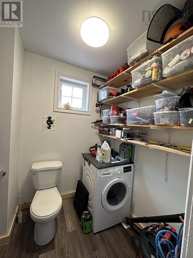 Property 17 of 50 of 9690 Grenville Street