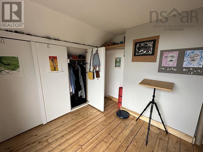 Property 25 of 50 of 9690 Grenville Street