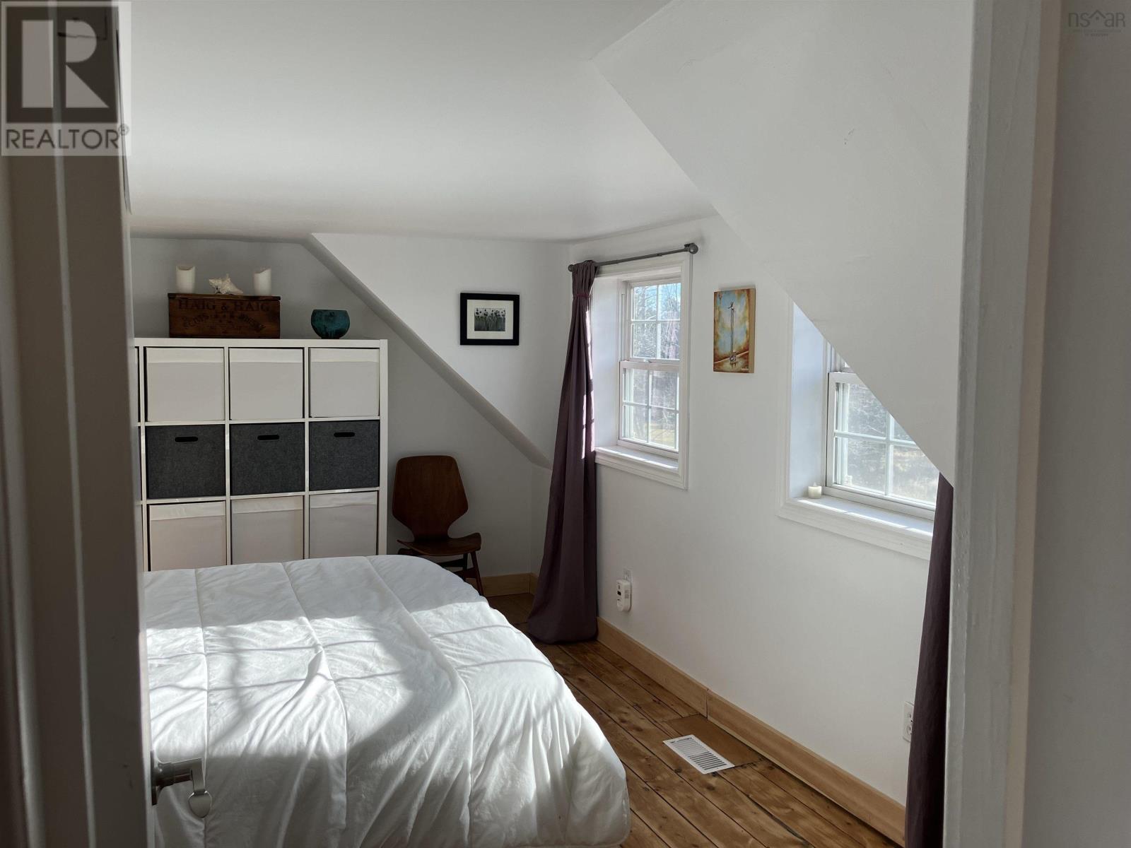 Property 27 of 50 of 9690 Grenville Street