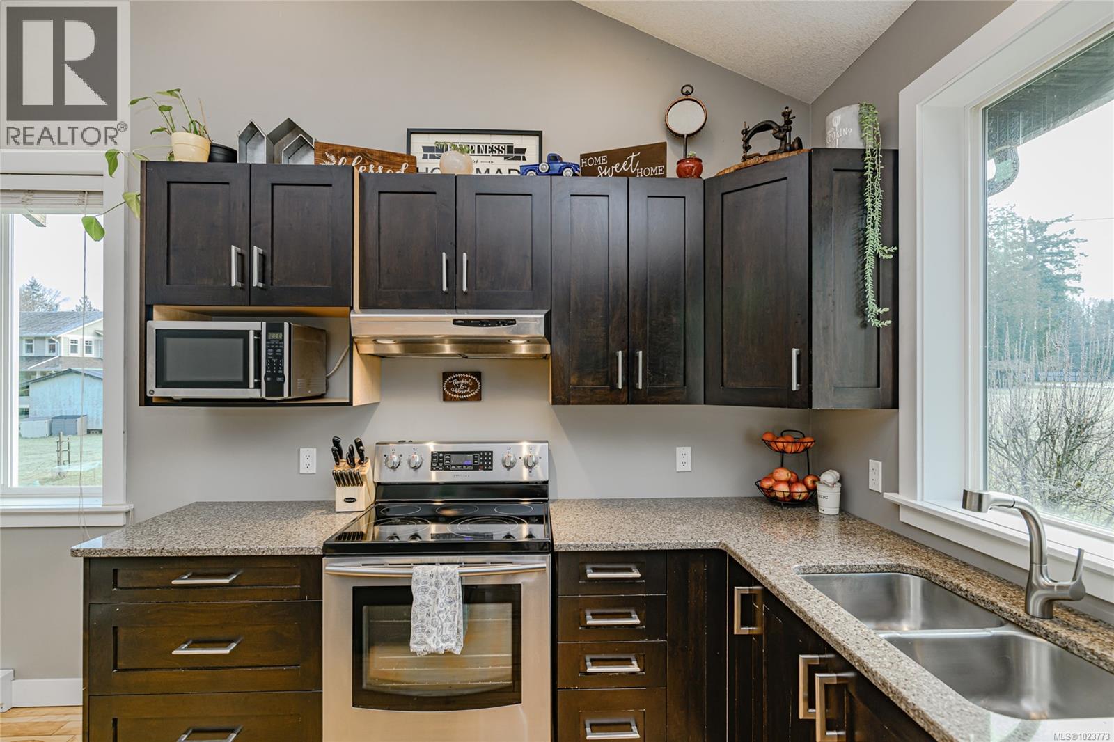 5729 Van Koy Rd, Duncan