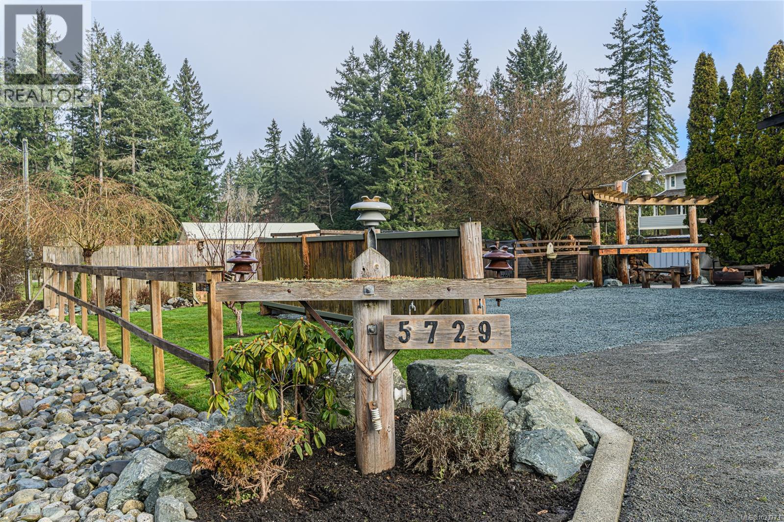 5729 Van Koy Rd, Duncan