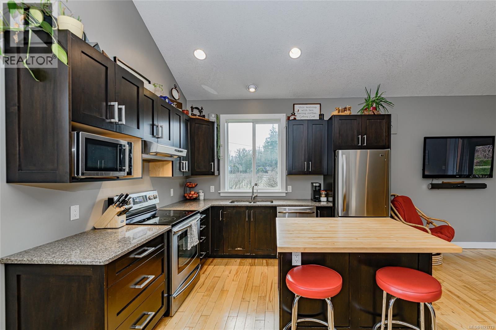 5729 Van Koy Rd, Duncan