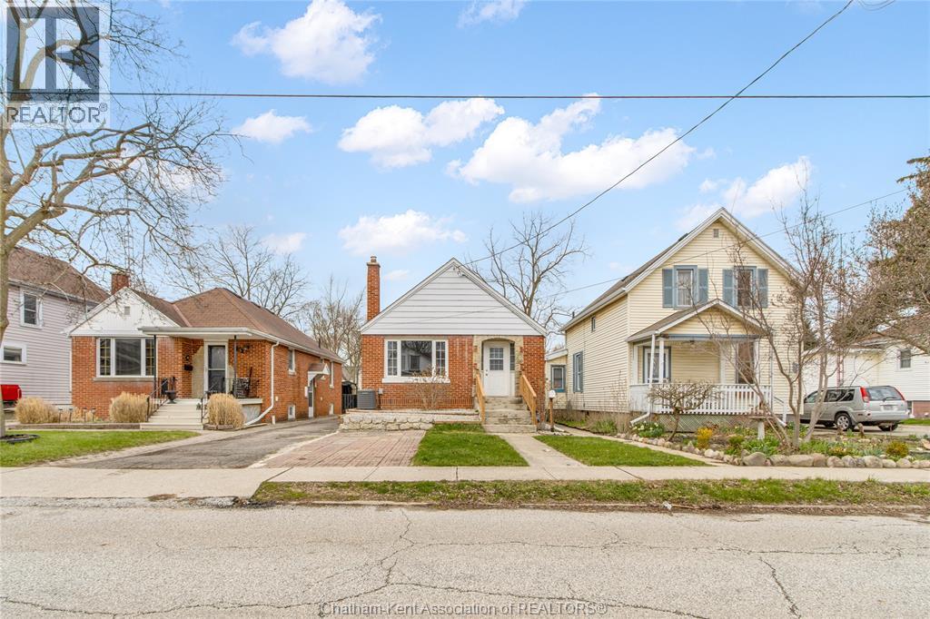 33 WILSON AVENUE, Chatham, Ontario