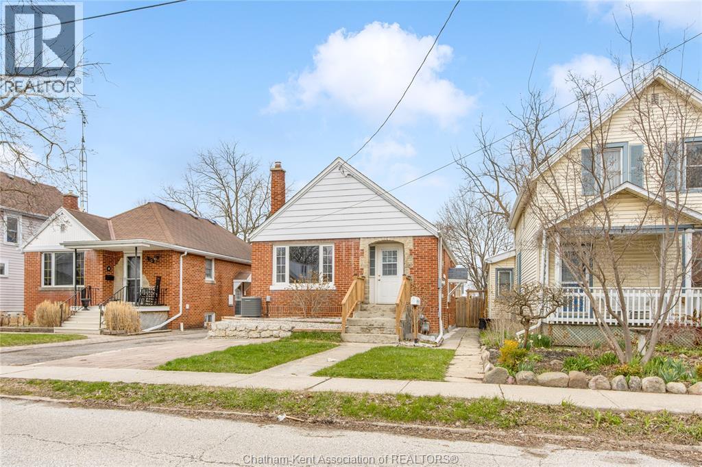 33 WILSON AVENUE, Chatham, Ontario
