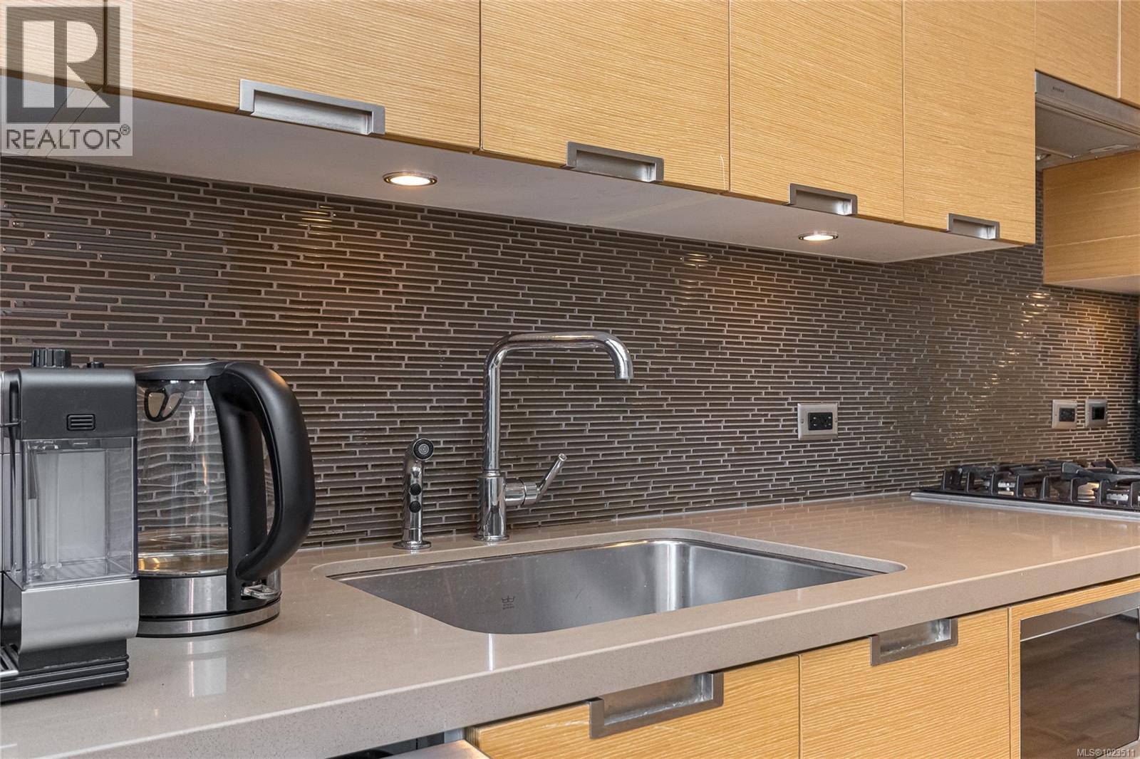 105 83 Saghalie Rd, Victoria