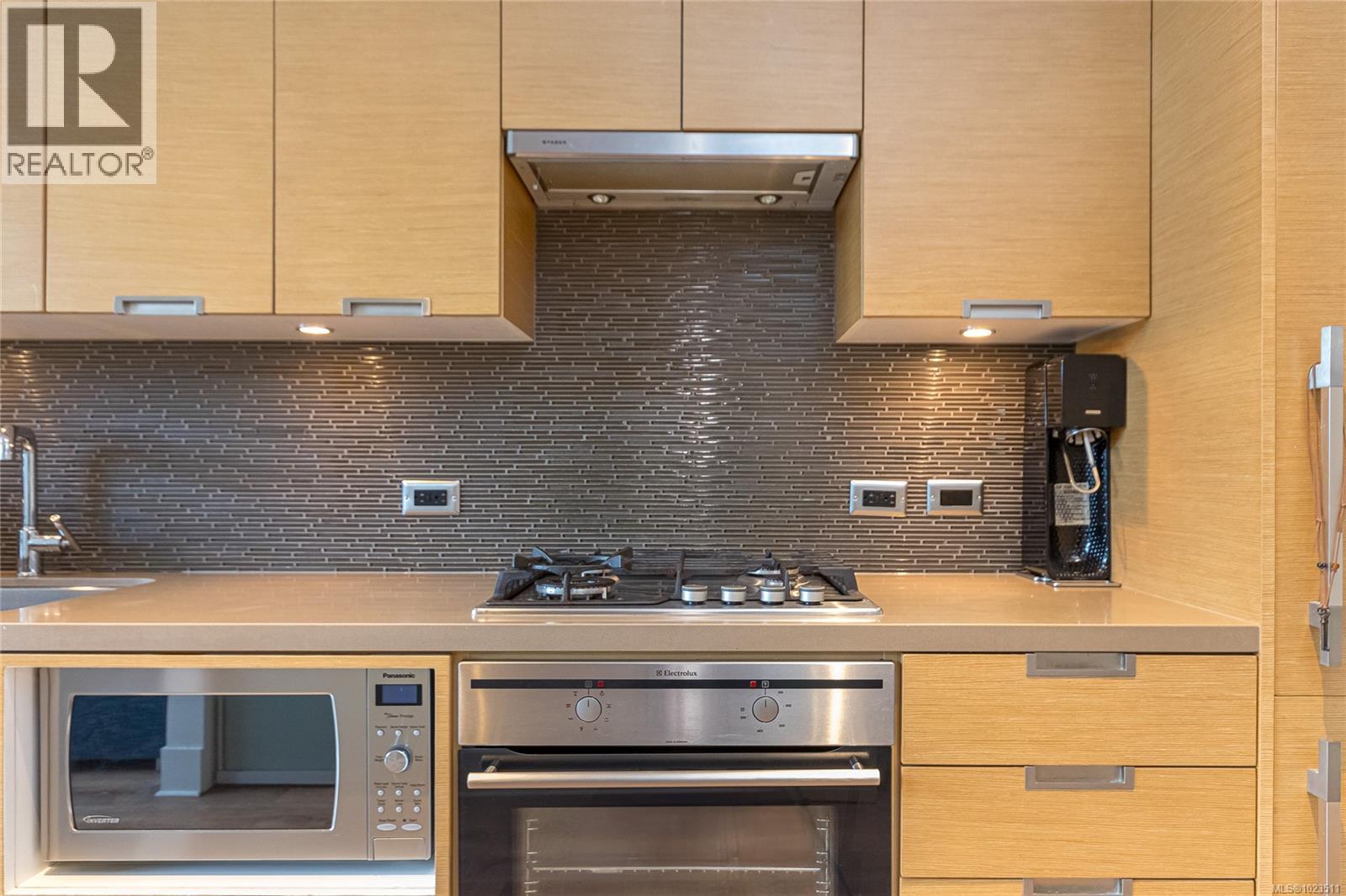 105 83 Saghalie Rd, Victoria