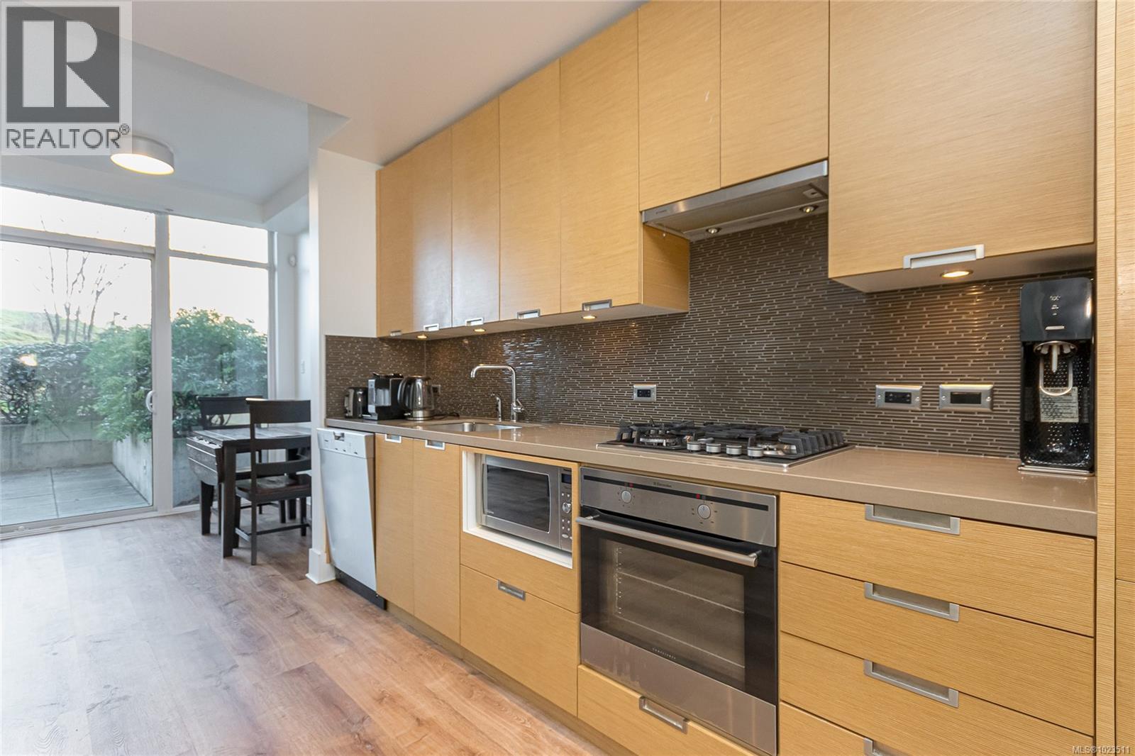 105 83 Saghalie Rd, Victoria