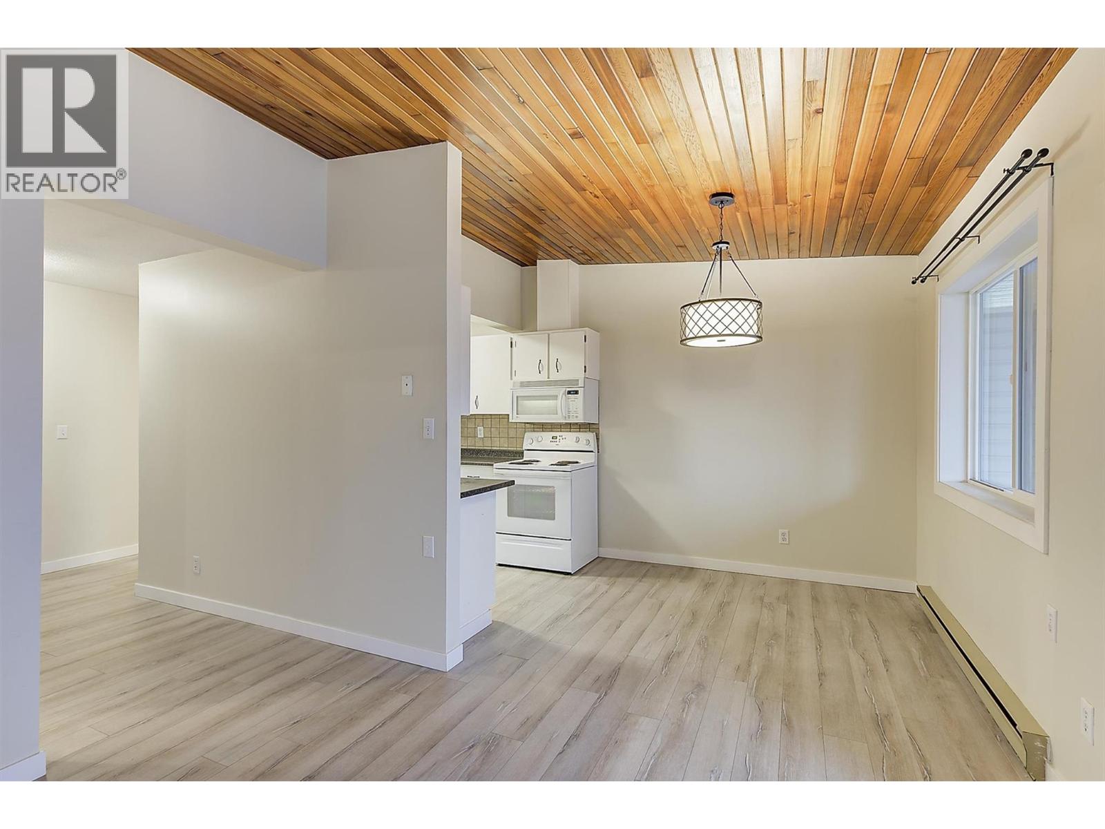 209 240 McIntosh Road, Kelowna