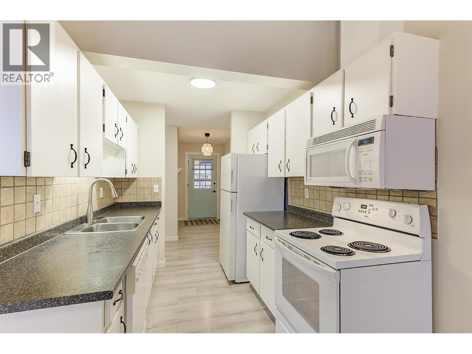 209 240 McIntosh Road, Kelowna