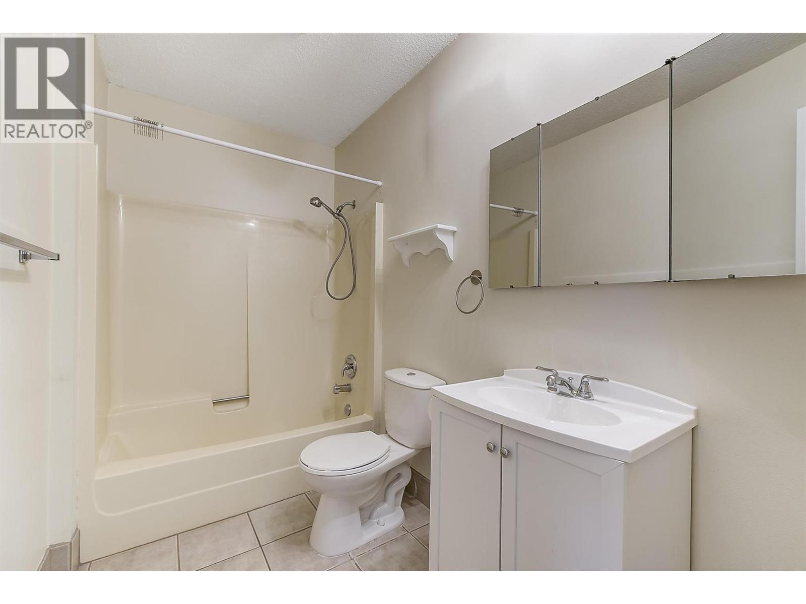 209 240 McIntosh Road, Kelowna