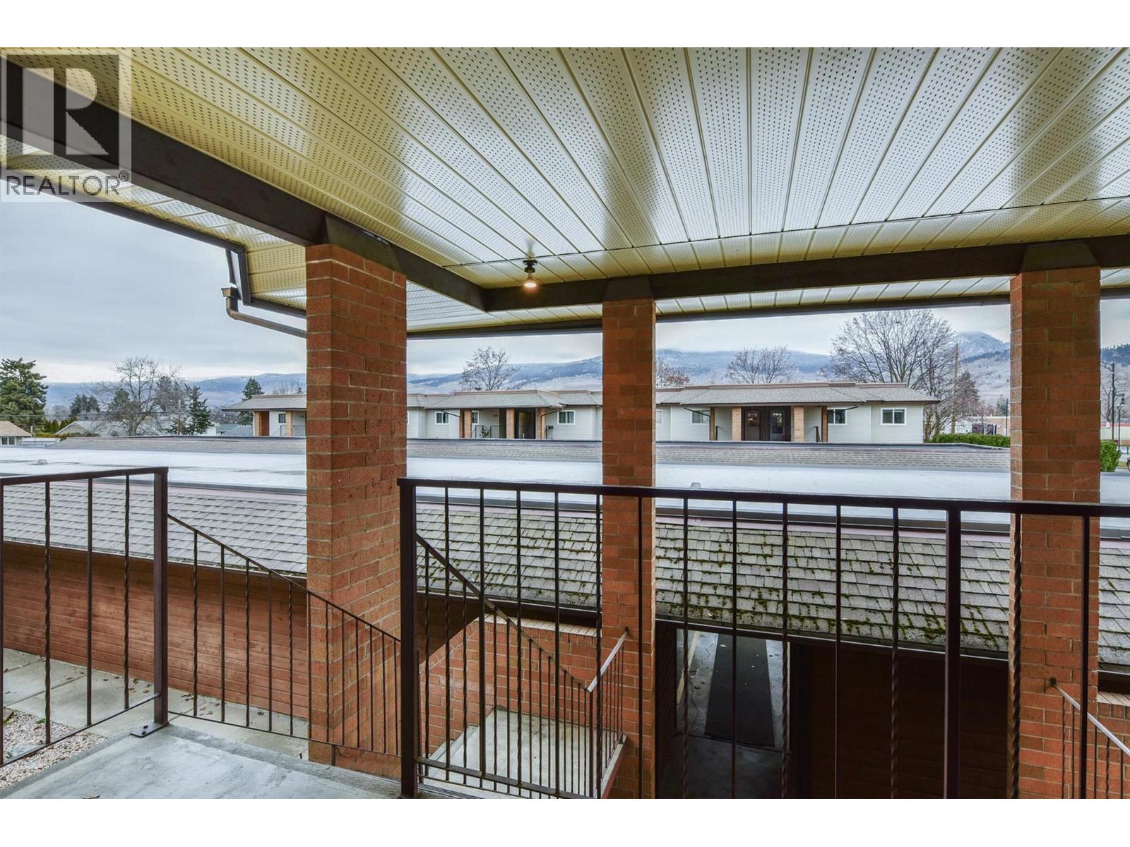 209 240 McIntosh Road, Kelowna