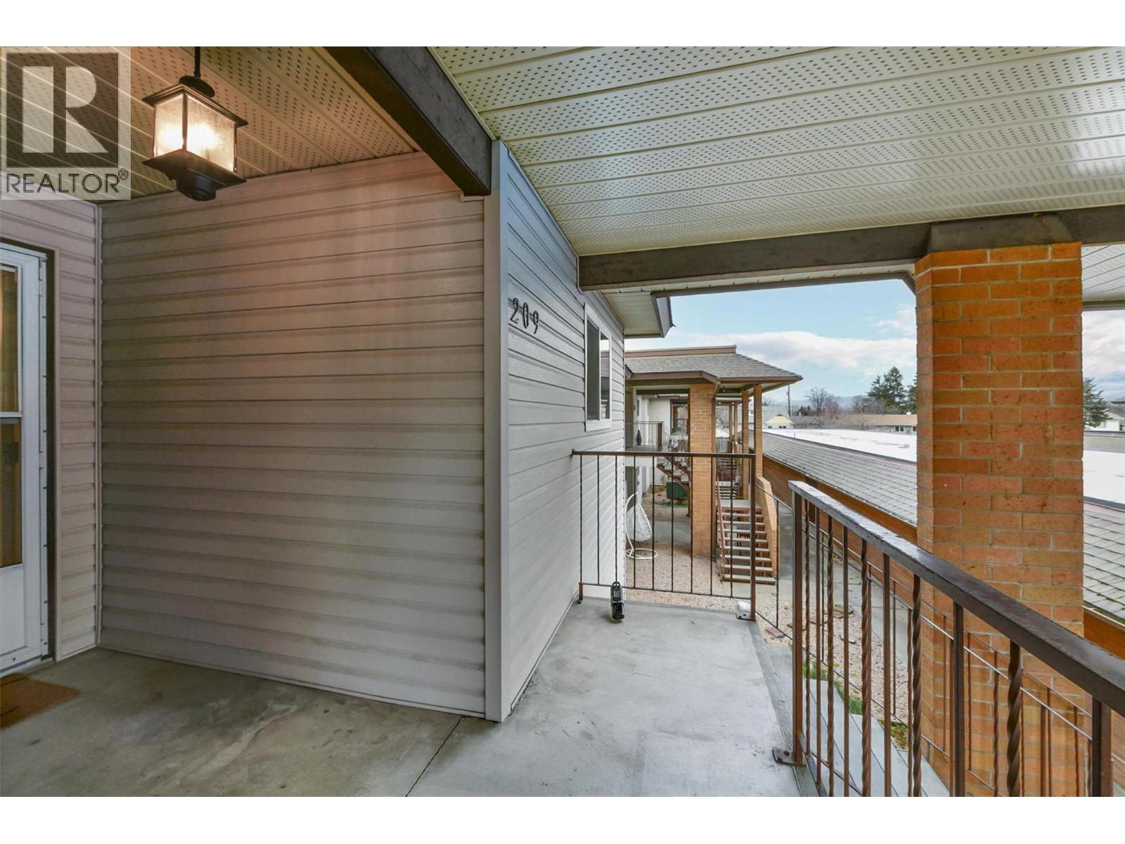 209 240 McIntosh Road, Kelowna